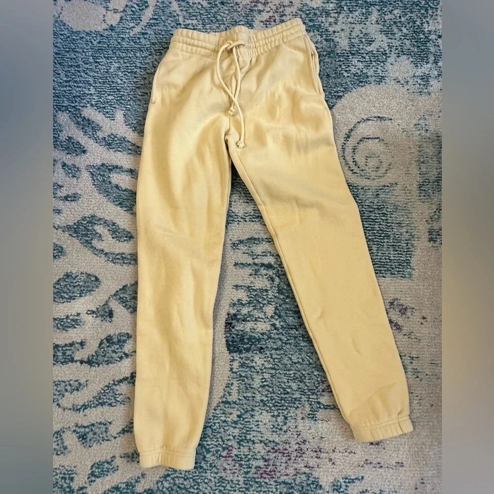 Aritzia TNA Soft Yellow Cozy Fleece Perfect Jogger Sweats